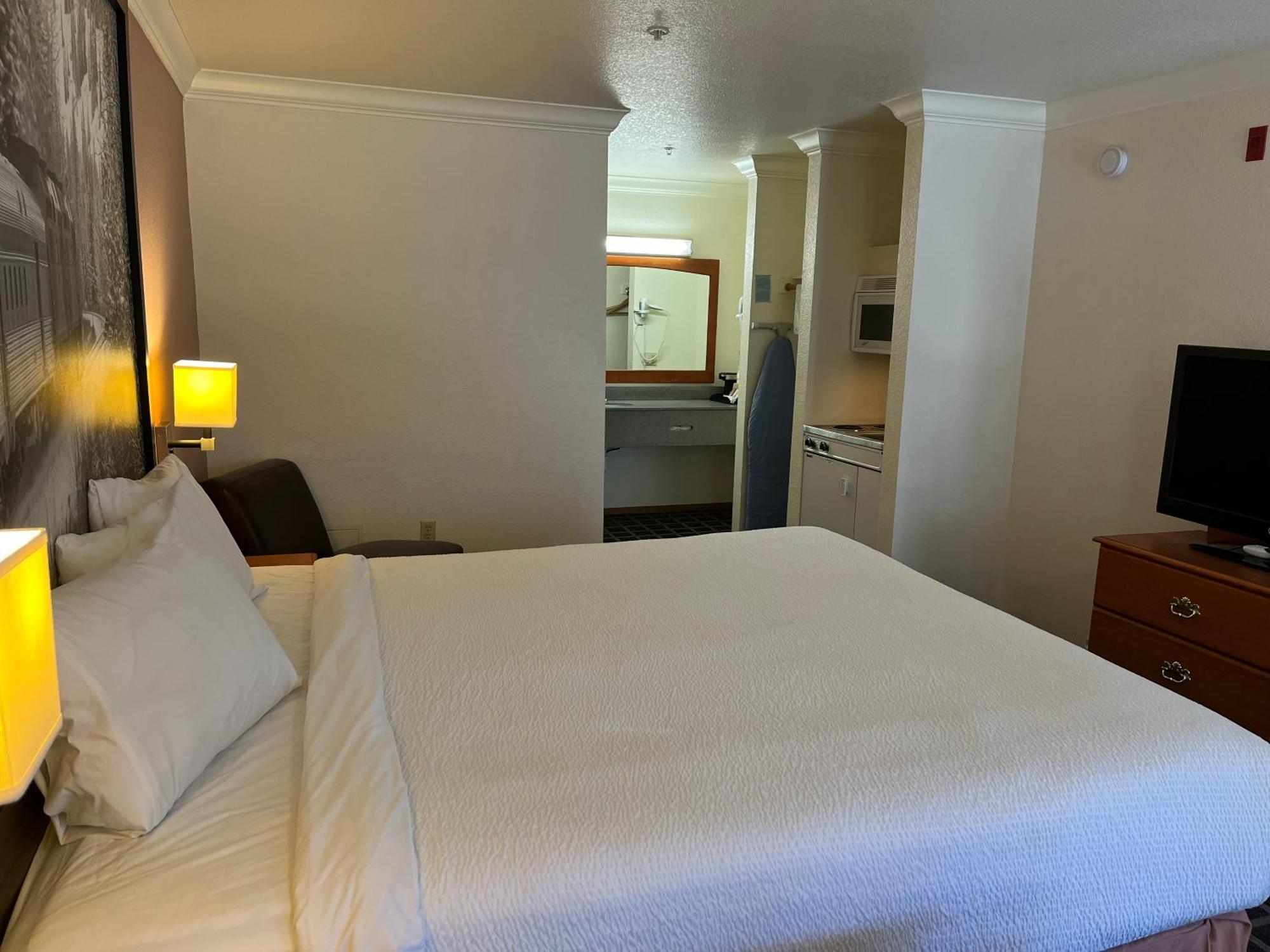 Creekside Inn & Suites Willits Exteriör bild
