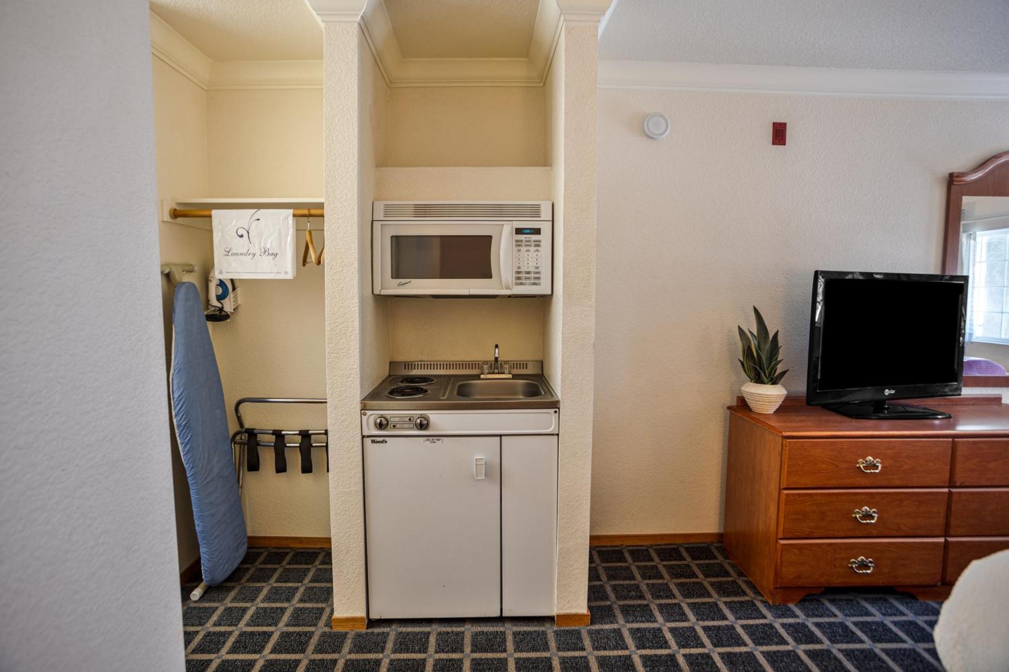 Creekside Inn & Suites Willits Exteriör bild